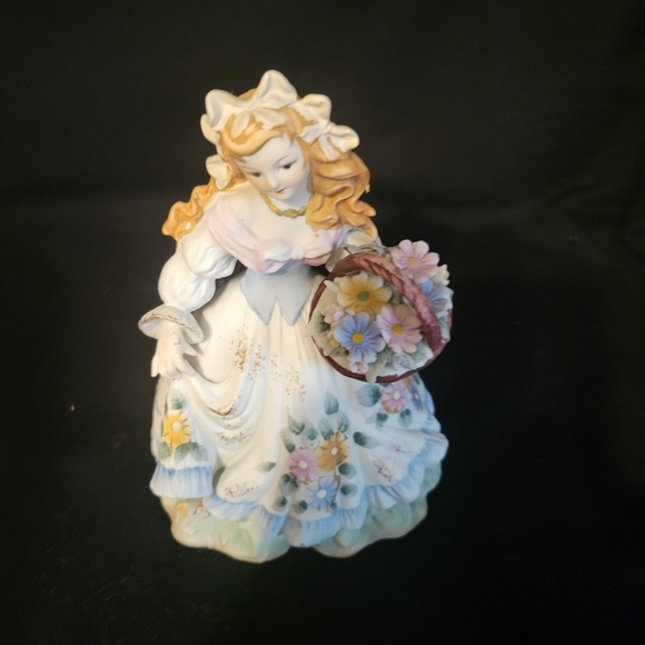 Lady  figurine - Picture 1 of 5